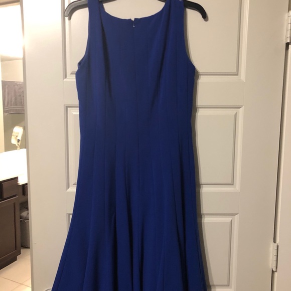 Beautiful dress - Picture 4 of 4